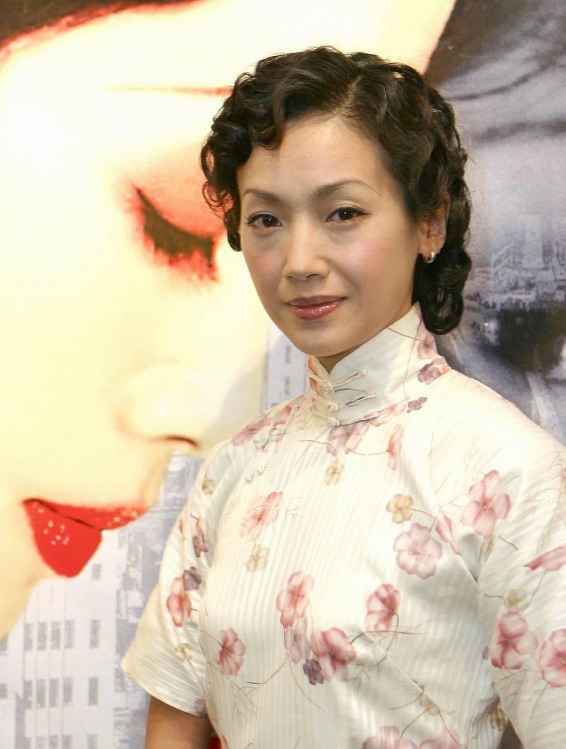 吴倩莲穿旗袍真端庄柳叶眉太清秀实力展现女人的优雅