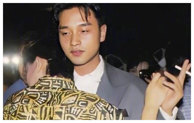 港姐嫁豪门,被丈夫独宠30年,53岁的她李嘉欣都要尊称一声前辈