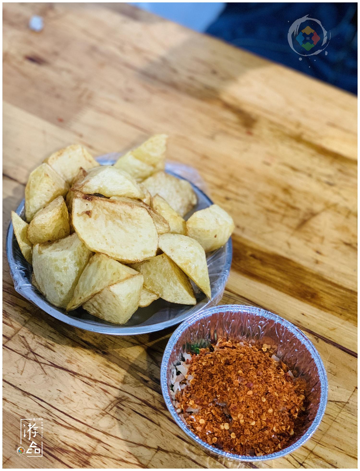 四川乐山街头小吃:与鱼腥草相互成就,五花八门的油炸土豆