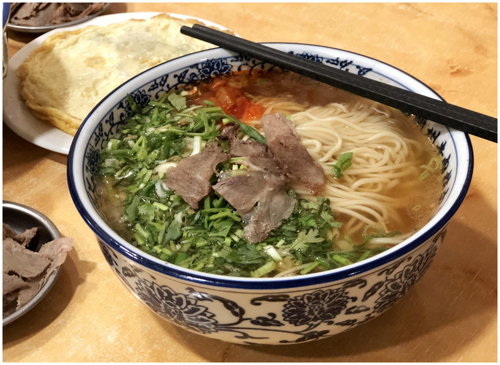 在山西,吃"兰州牛肉拉面",18元一碗全是肉,"正宗"的是真香