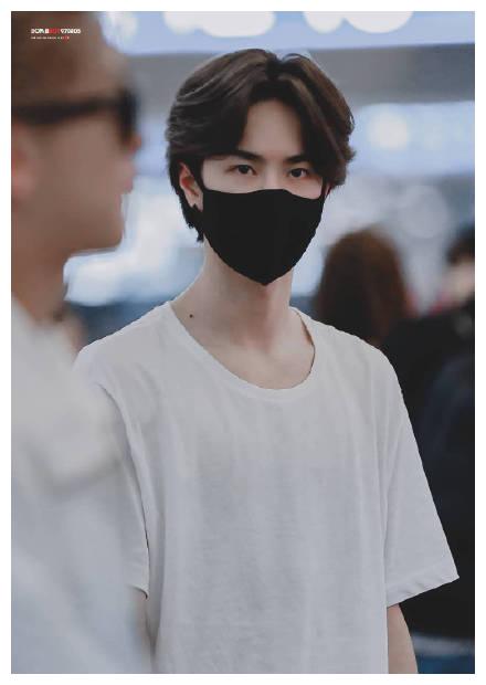 王一博带口罩合集大帅哥就是什么都挡住了也能苏你一脸的水平