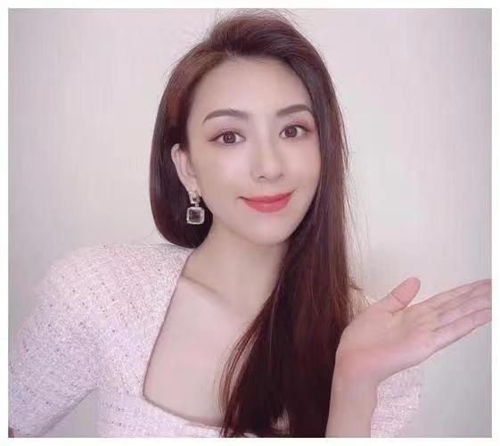 郭富城老婆给他包饺子,用脸盆装肉馅,网友说这可有点不走心啊休闲区蓝鸢梦想 - Www.slyday.coM 郭富城老婆给他包饺子,用脸盆装肉馅,网友说这可有点不走心啊休闲区蓝鸢梦想 - Www.slyday.coM