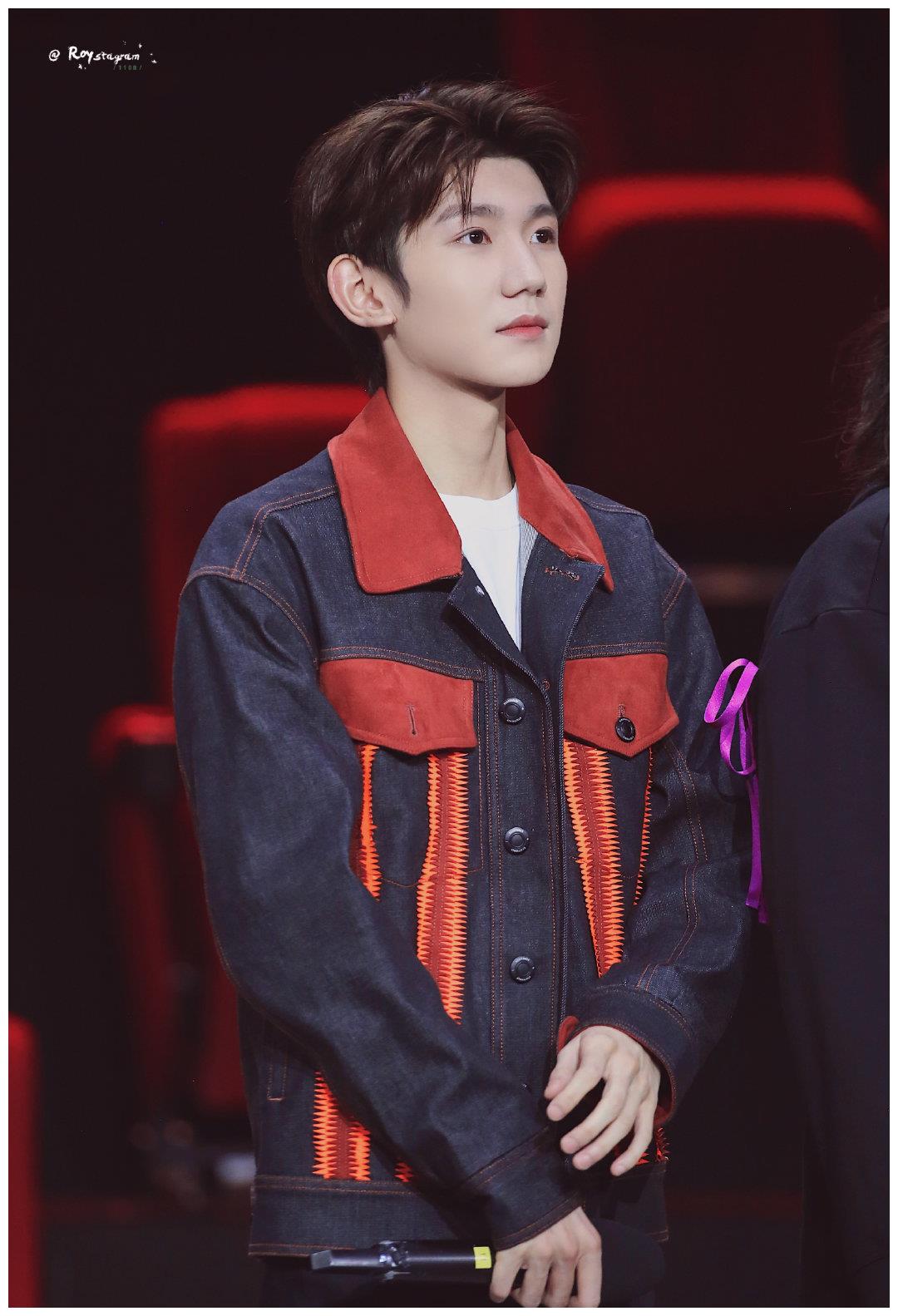 心连心节目王俊凯和千玺出场顺序相近,海报也被p一起,央视宠粉