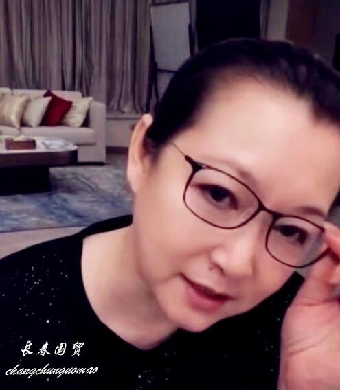 赵本山55岁妻子素颜近照曝光,知性优雅气质好|赵本山|马丽娟|知性