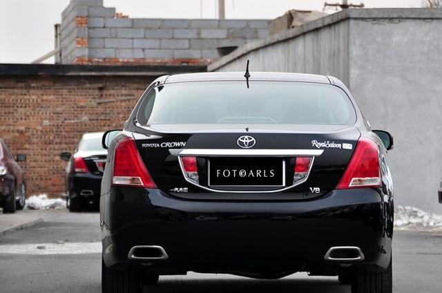 v8版丰田皇冠vip,当年接近90w,座椅上小喇叭有意思