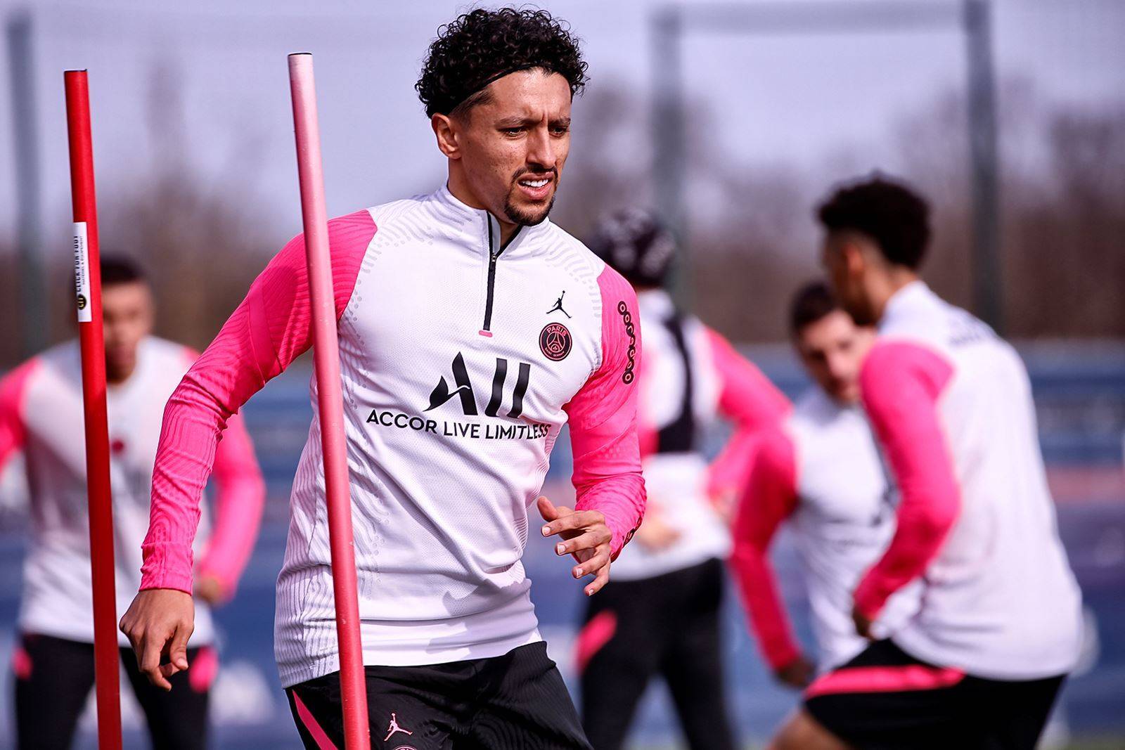 巴黎圣日耳曼队球员赛前训练,法甲第27轮大巴黎客战第戎