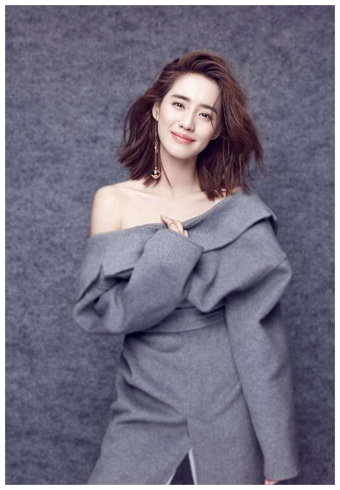 她是《夏洛特烦恼》的"国民校花"秋雅,身材火辣让人着迷