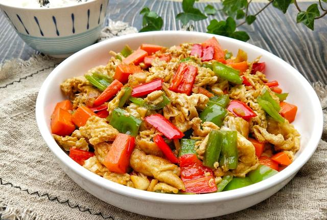 辣椒还是在做法最好吃,加三个鸡蛋进去,鲜美脆口,连汤都不剩休闲区蓝鸢梦想 - Www.slyday.coM 辣椒还是在做法最好吃,加三个鸡蛋进去,鲜美脆口,连汤都不剩休闲区蓝鸢梦想 - Www.slyday.coM