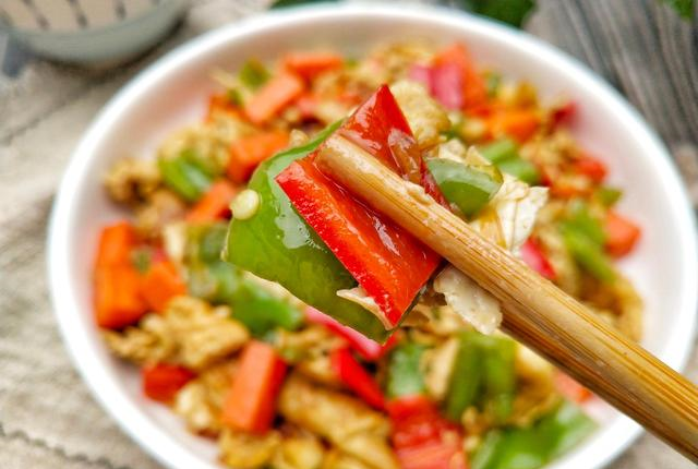 辣椒还是在做法最好吃,加三个鸡蛋进去,鲜美脆口,连汤都不剩休闲区蓝鸢梦想 - Www.slyday.coM 辣椒还是在做法最好吃,加三个鸡蛋进去,鲜美脆口,连汤都不剩休闲区蓝鸢梦想 - Www.slyday.coM