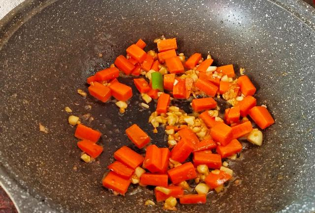 辣椒还是在做法最好吃,加三个鸡蛋进去,鲜美脆口,连汤都不剩休闲区蓝鸢梦想 - Www.slyday.coM 辣椒还是在做法最好吃,加三个鸡蛋进去,鲜美脆口,连汤都不剩休闲区蓝鸢梦想 - Www.slyday.coM