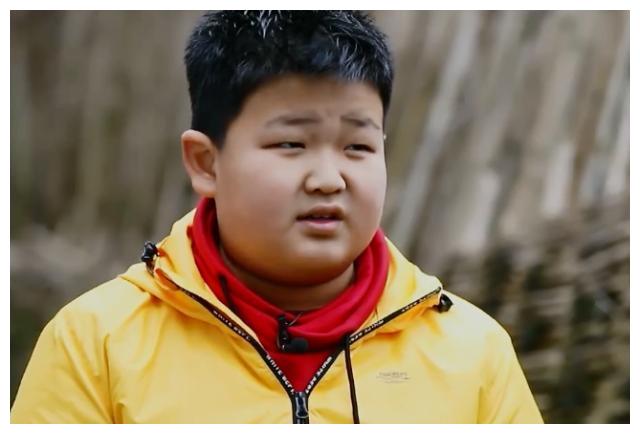 从《变形计》的预告中我们可以了解到,杜华的儿子大名叫赵楚苌,今年