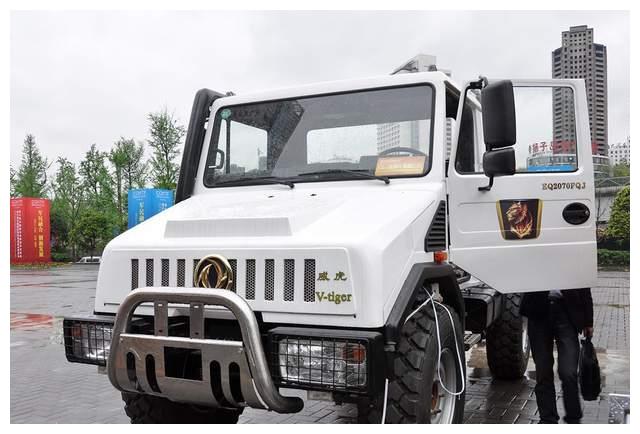 除了陕汽版的乌尼莫克,东风旗下的东风威虎也是一辆外观和乌尼莫克很