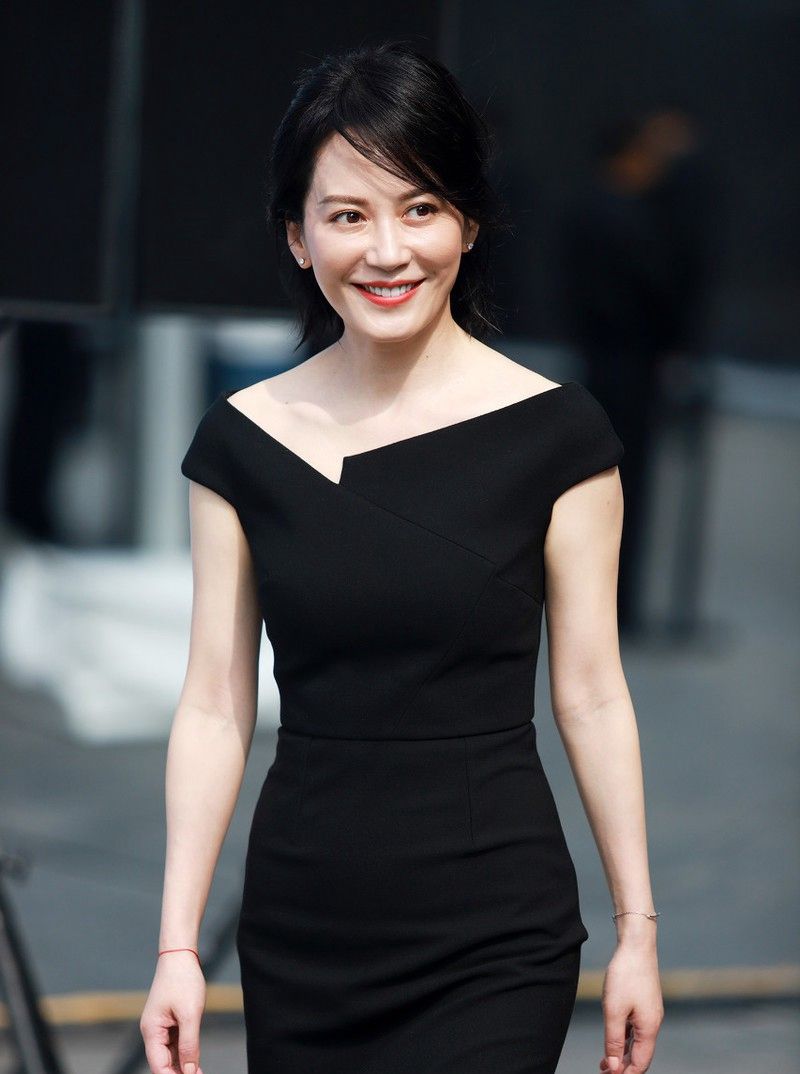 俞飞鸿,图一黑衣红唇,温婉柔美风情万种!