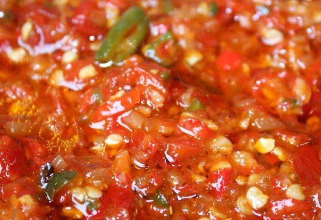 自制蒜蓉辣酱，爱吃辣的多做点，又香又辣，吃饭吃面炒菜都能用！休闲区蓝鸢梦想 - Www.slyday.coM