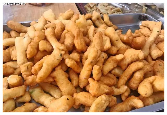 油馍头,郑州的著名小吃,口感外酥里嫩,是河南人的传统味道!