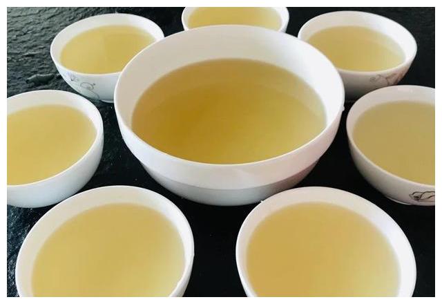 九毛膏是汕尾地区一款颇具地方特色且大众化的甜点小吃 是汕尾