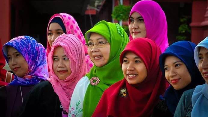 亚洲最具特色的国家,全世界人种都在它这,一国旅游走遍世界