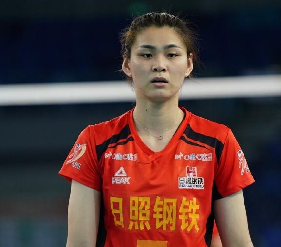 山东女排晒出新年合影,梅笑寒杜清清落选有点冤,或出于全运考虑