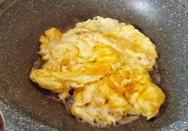 辣椒还是在做法最好吃,加三个鸡蛋进去,鲜美脆口,连汤都不剩休闲区蓝鸢梦想 - Www.slyday.coM 辣椒还是在做法最好吃,加三个鸡蛋进去,鲜美脆口,连汤都不剩休闲区蓝鸢梦想 - Www.slyday.coM