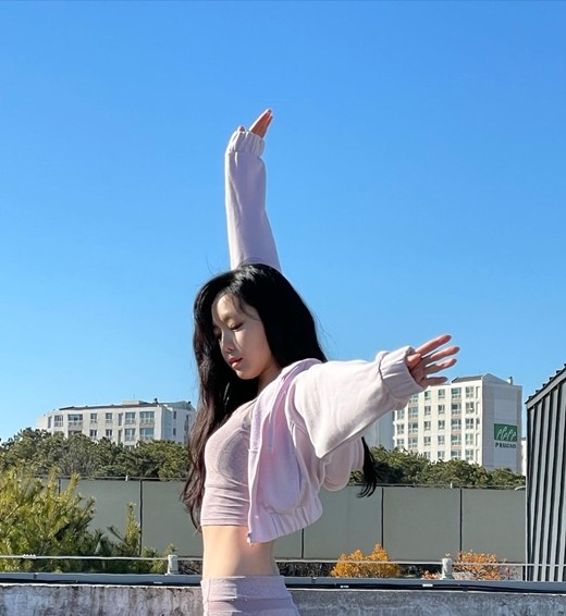 韩国女团a pink成员孙娜恩sns发照秀完美身材|孙娜恩|女团|韩国_新浪