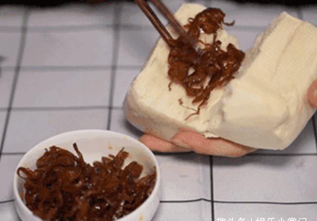 馒头这种食物都是非常便宜的,那么在没钱的时候也可以说是"穷人"的