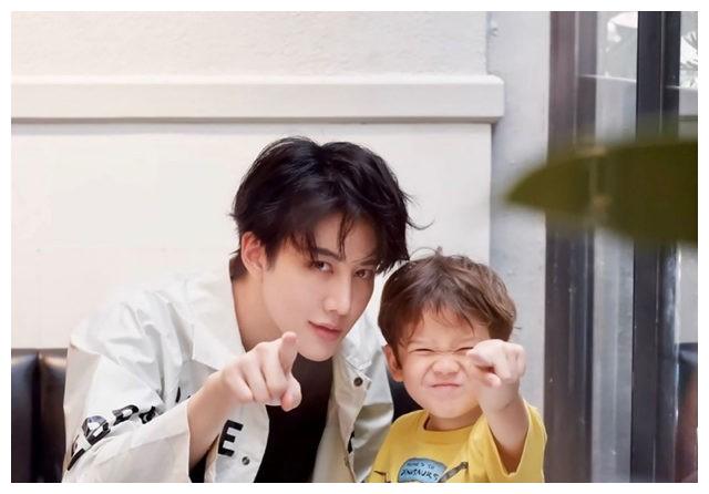 泰国男星mike节目落泪golf女星李海娜力挺