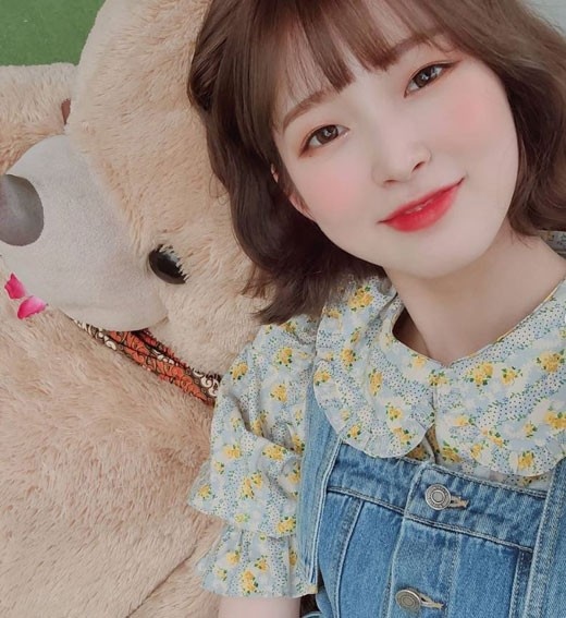 OH MY GIRL崔乂园展现了可爱的魅力 短发很合适