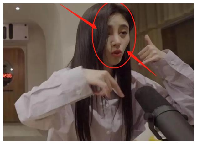 鞠婧祎脸怎么了上镜凹陷头发遮不住最近发生的事让人心疼