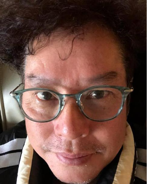 70岁谭咏麟近照,胡子花白满脸皱纹,早已不复当年"谭校长"之称