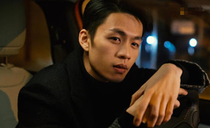 李鸿其的女友是谁与姜珮瑶的绯闻恋情是怎么传出来的