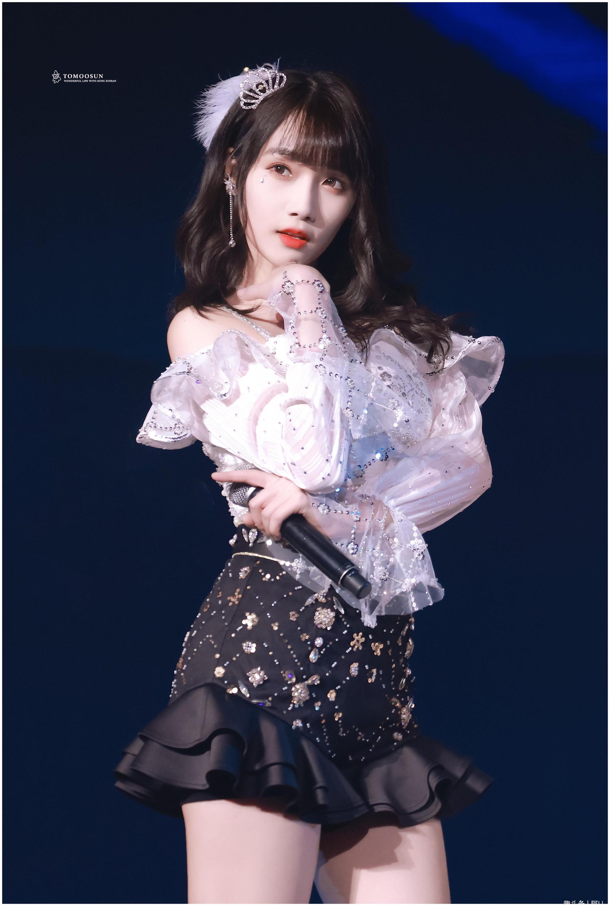 小甜豆宋昕冉来了蚂蚁腰美腿笔直修长气质甜美能驾驭多种风格