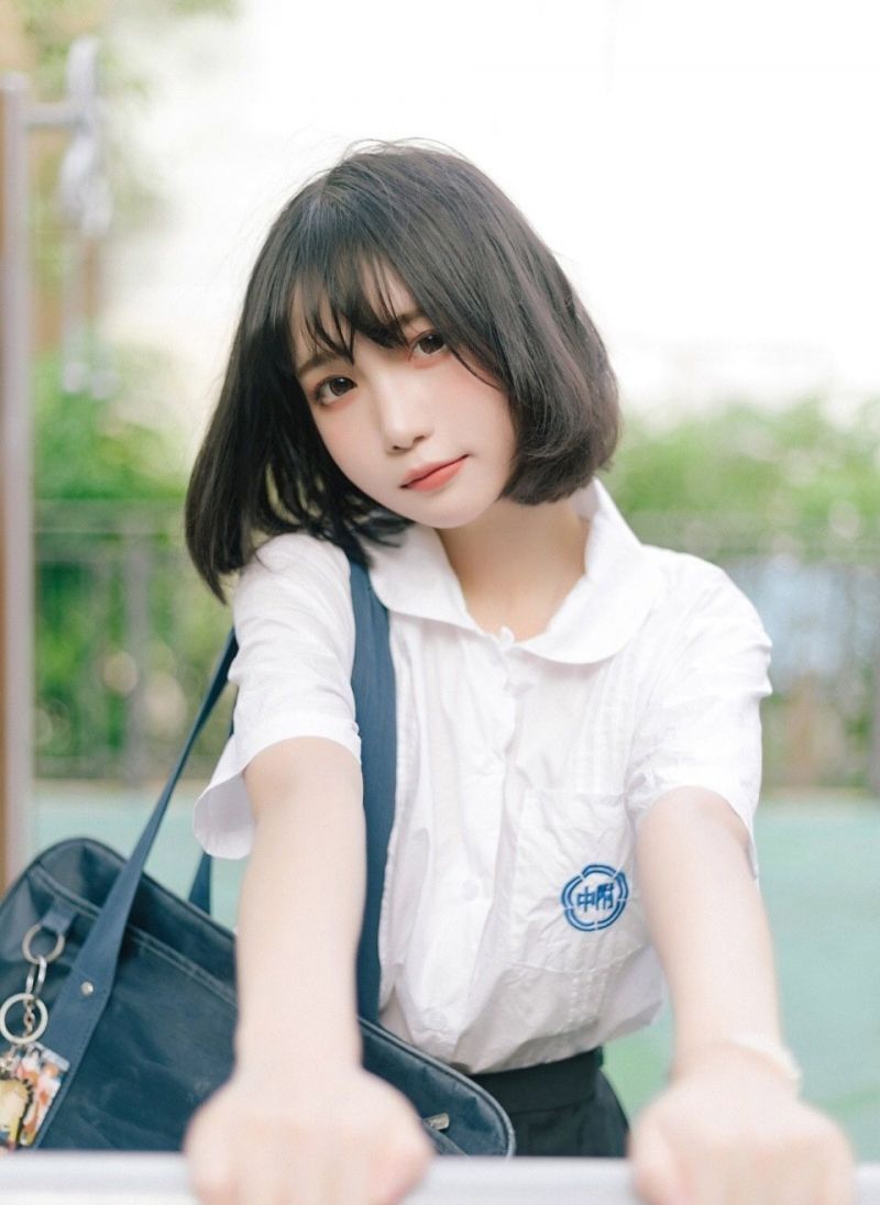 短发美女:校花学生,短裙写真