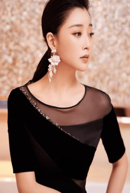 她年轻时迷倒大片男人,不结婚不生孩子,如今41岁美的不像话了