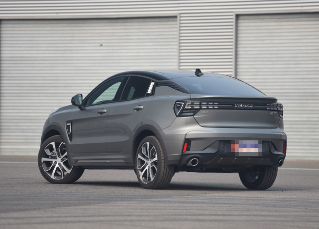 吉利轿跑suv领克05亮相,配2.0t 爱信8at,一脚油门254匹