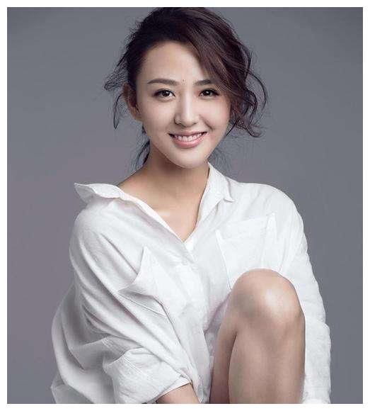 她曾是杨幂的助理,因形象好被安排出道,后搭档胡歌走红|徐小飒|杨幂