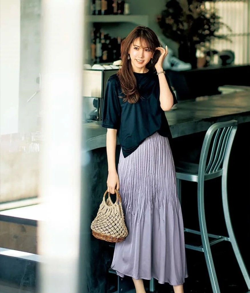 女人过了40岁建议尝试日系简约风穿搭时尚优雅又显年轻