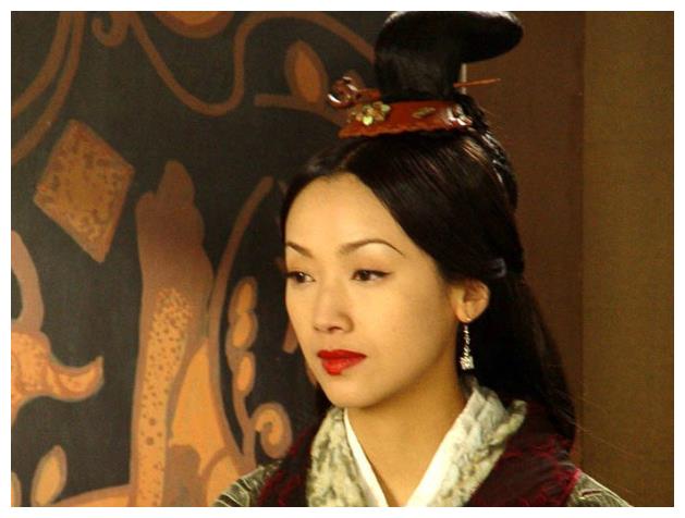 其实早在14年前吴倩莲在出演完《北魏冯太后》后就已经很少再出现在