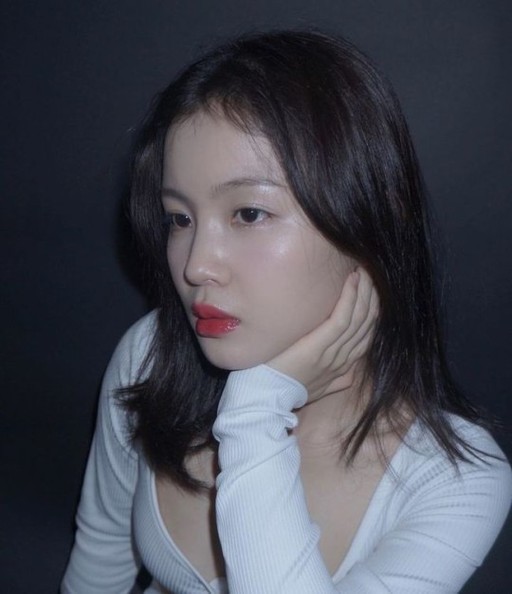 韩国女歌手李夏怡sns发照秀完美比例身材