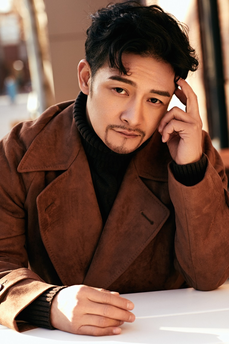 夏铭浩质感写真上线 英伦风尽显绅士魅力