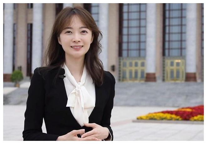 央视不止王冰冰 军事频道的庄晓莹俏皮可爱很甜美__财经头条