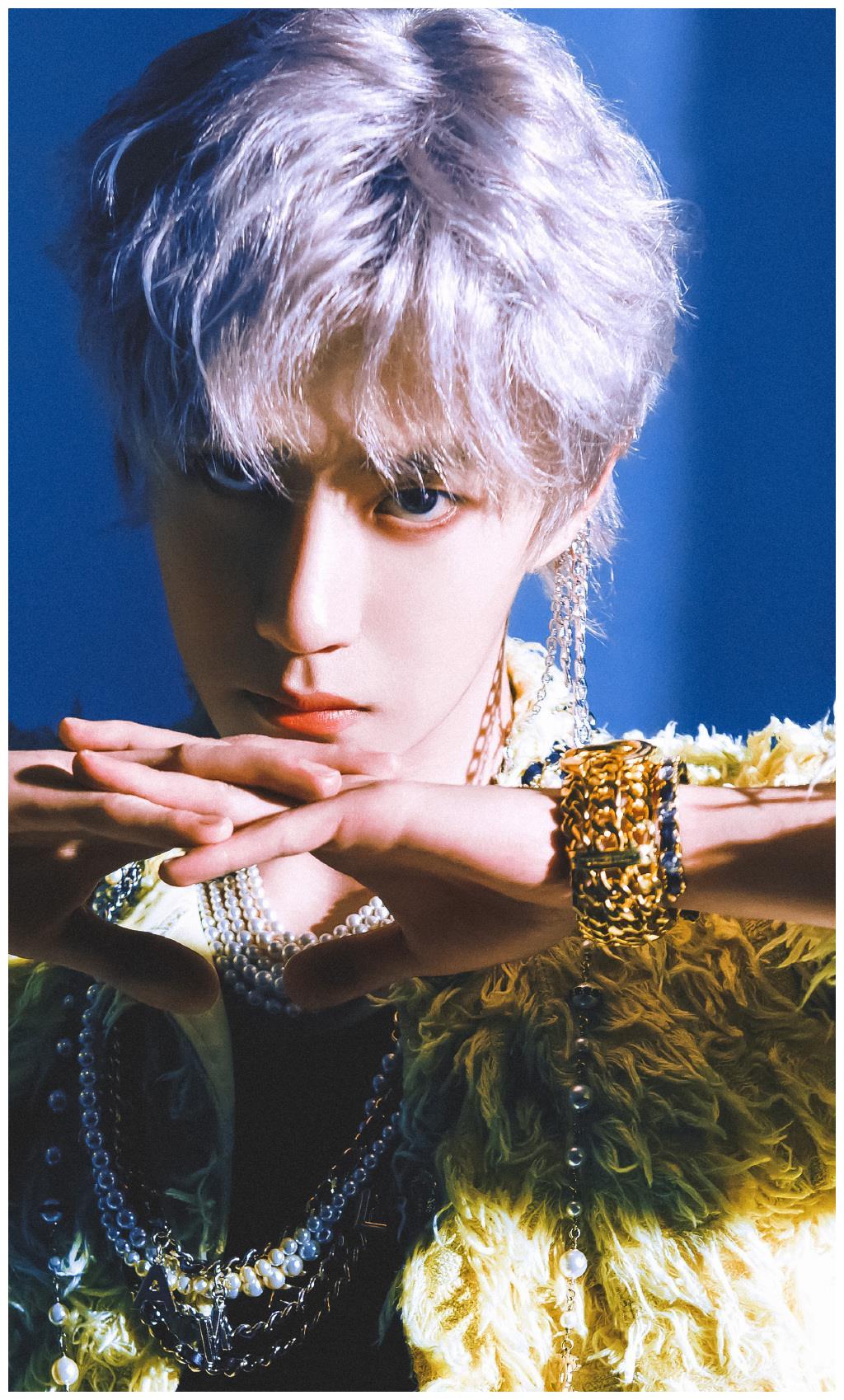 王一博新单曲预告来袭,炸得爱豆粉原地满血复活,时尚不被束缚!