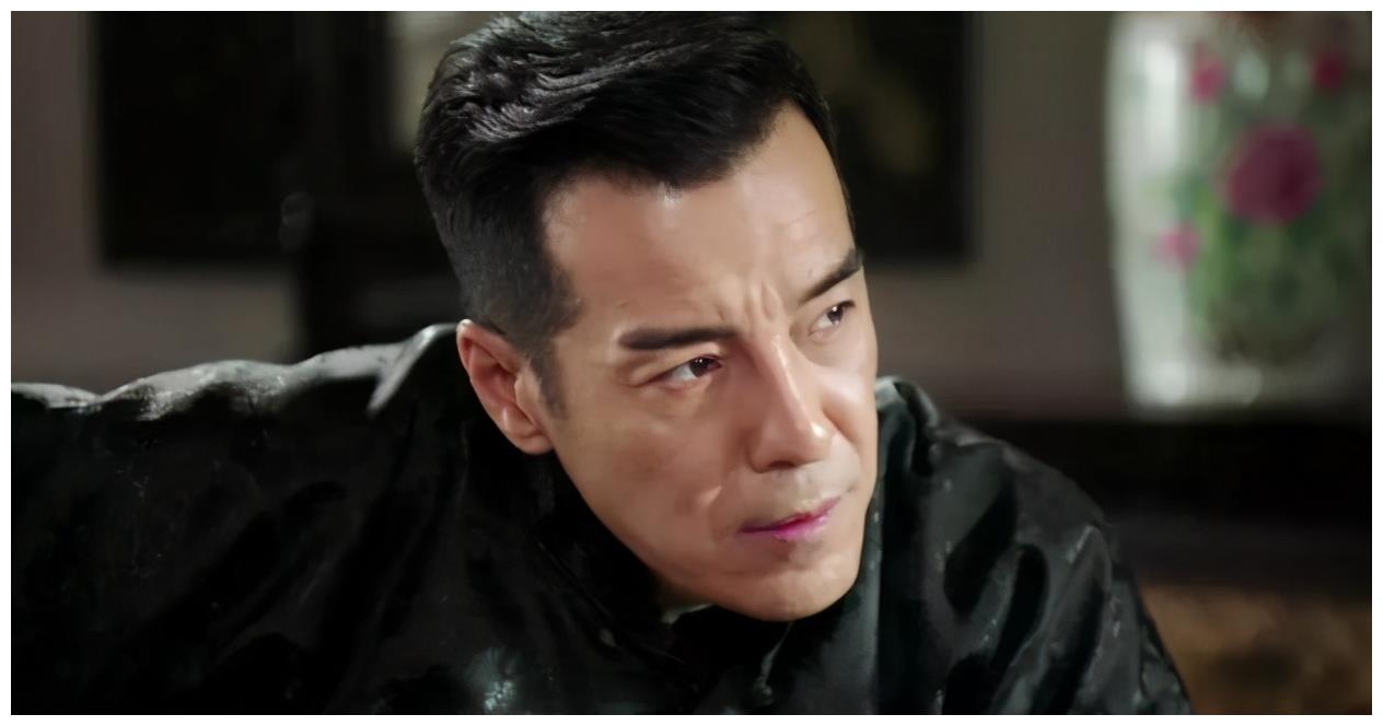 "反派专业户"海一天,出演22年配角终走红,今一家3口很幸福