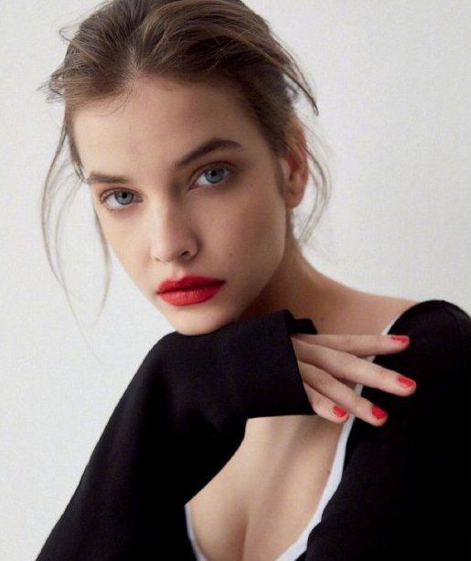 1 / 8 帕尔文·芭芭拉,匈牙利的维密天使,素来以"美妆品牌梦寐以求的