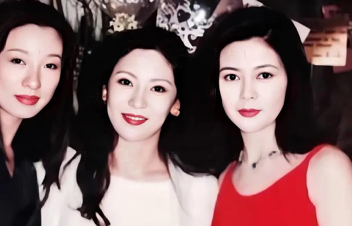 向太年轻时真漂亮和当红女星同框都不输难怪向华强爱不释手