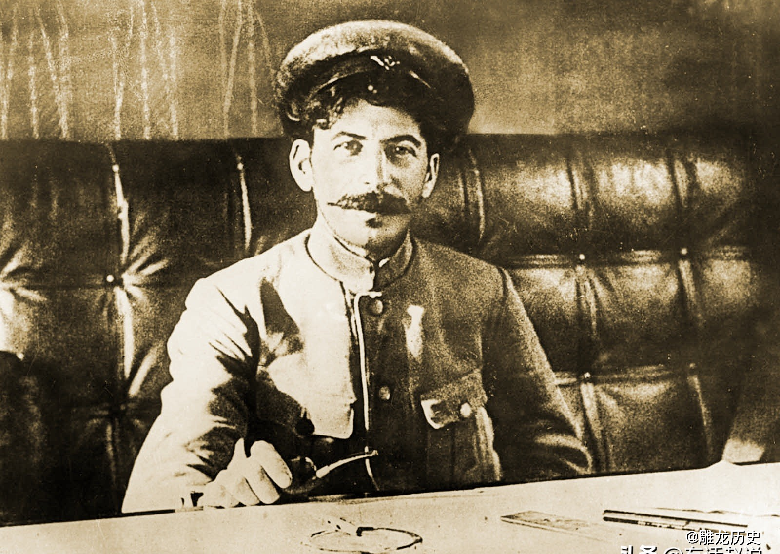 斯大林老照片年轻的时候还挺帅