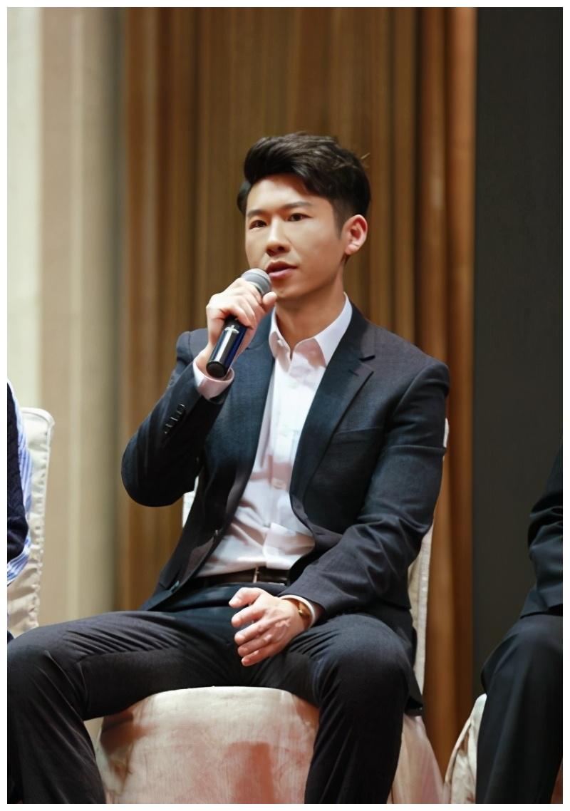 03王骁的母亲也是一位演员,曾经饰演李少红版《红楼梦》里的邢夫人.