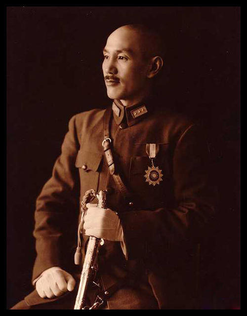 傅作义起义后,却秘密私藏武器电台一年多,难道想东山再起?|傅作义|解放军|北平_新浪新闻