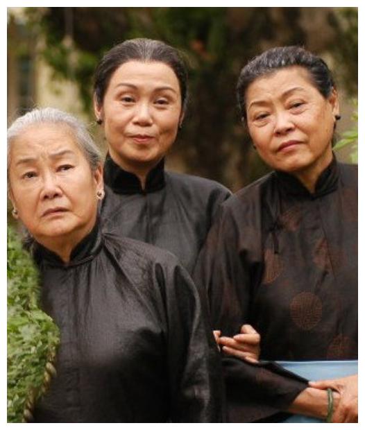 香港老戏骨黎宣,她是黎姿的姑妈,更是香港电影之父黎民伟之女