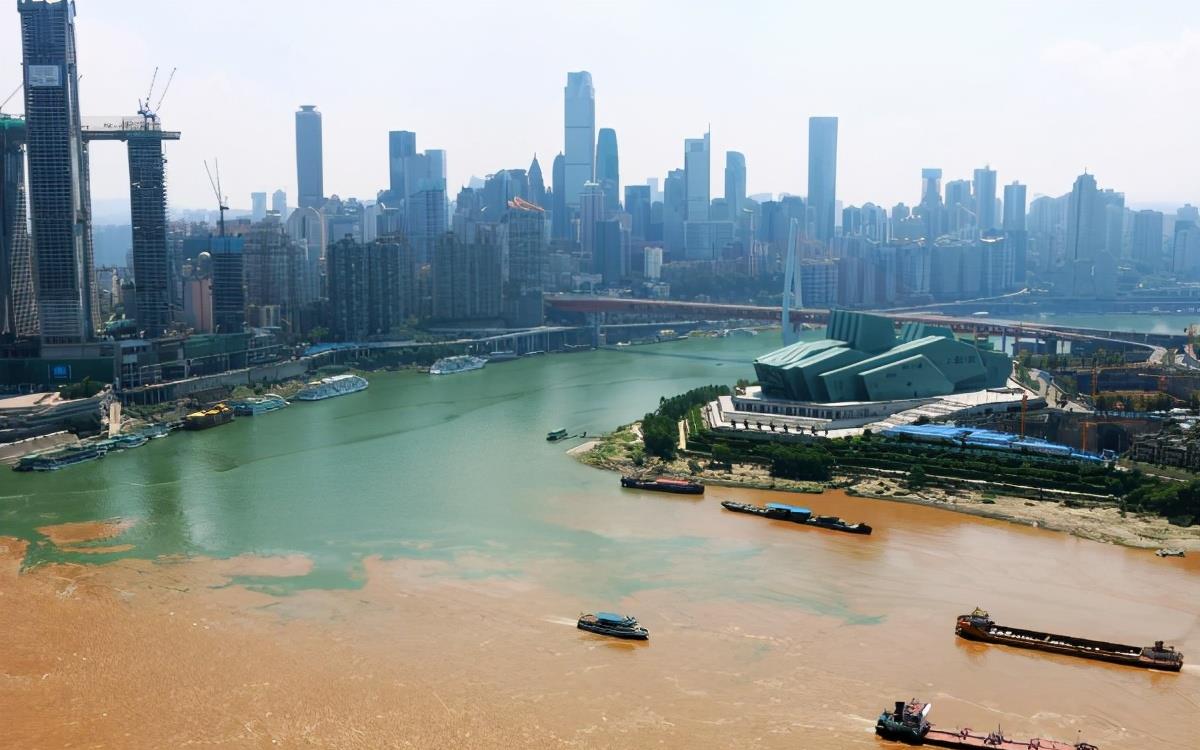 两河交汇水色不同,长江与多地出现泾渭分明现象
