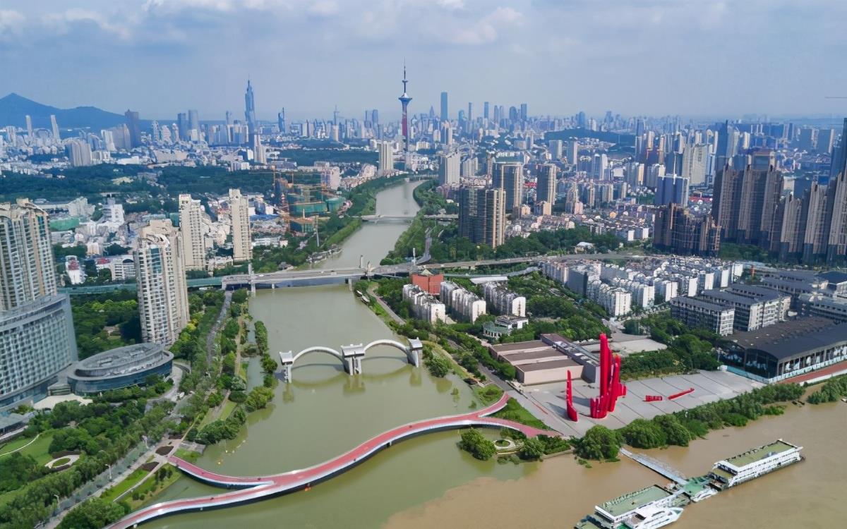 两河交汇水色不同,长江与多地出现泾渭分明现象